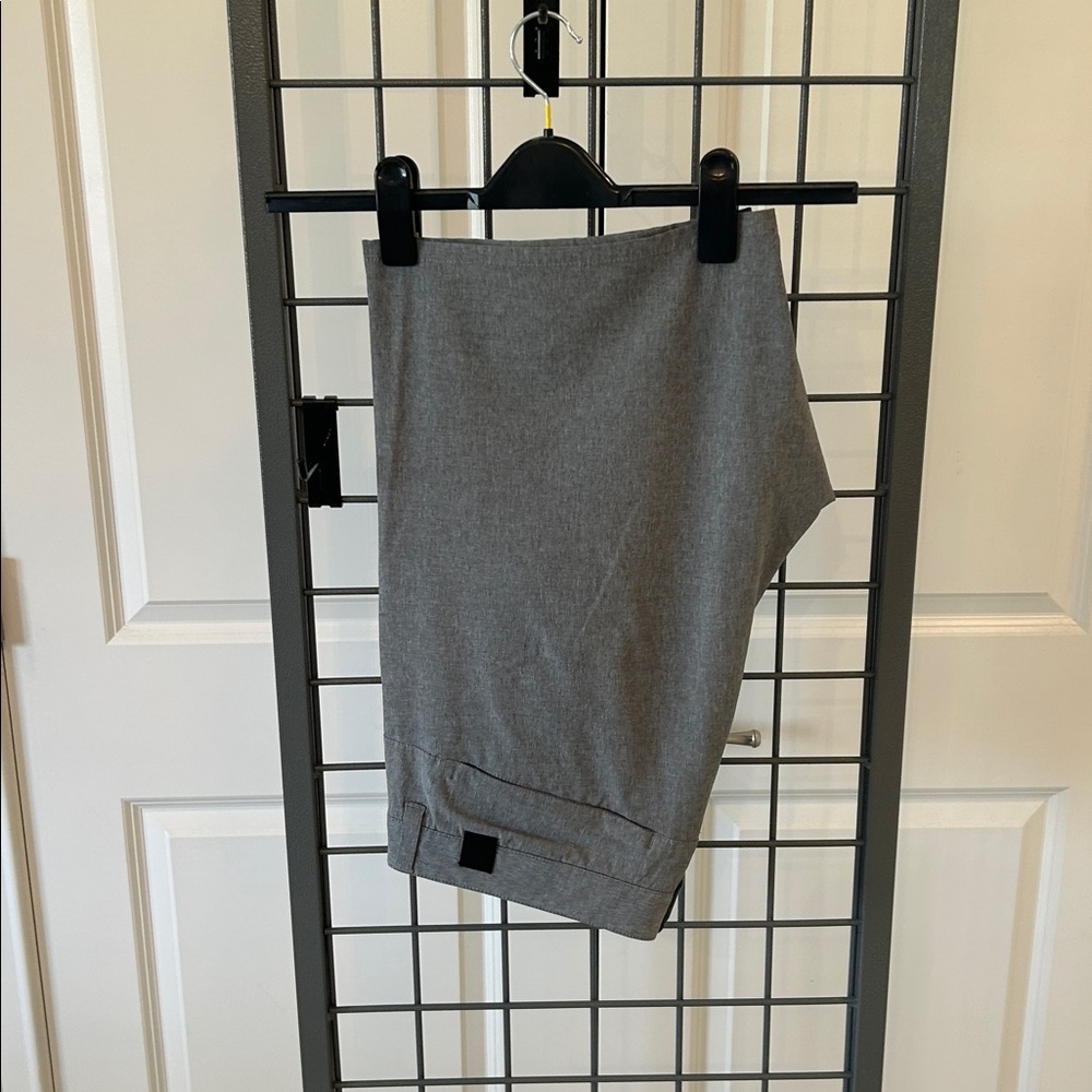 Vouri Men's Gray Shorts Size 36